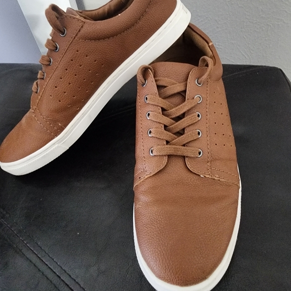 Vince Camuto Boy's Grafte Sneaker - Picture 10 of 11
